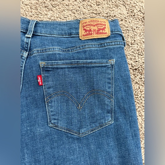Levi's Classic Straight Jeans Women's Size 8 Stretch Mid-Rise Measures 31x30 - Picture 3 of 4